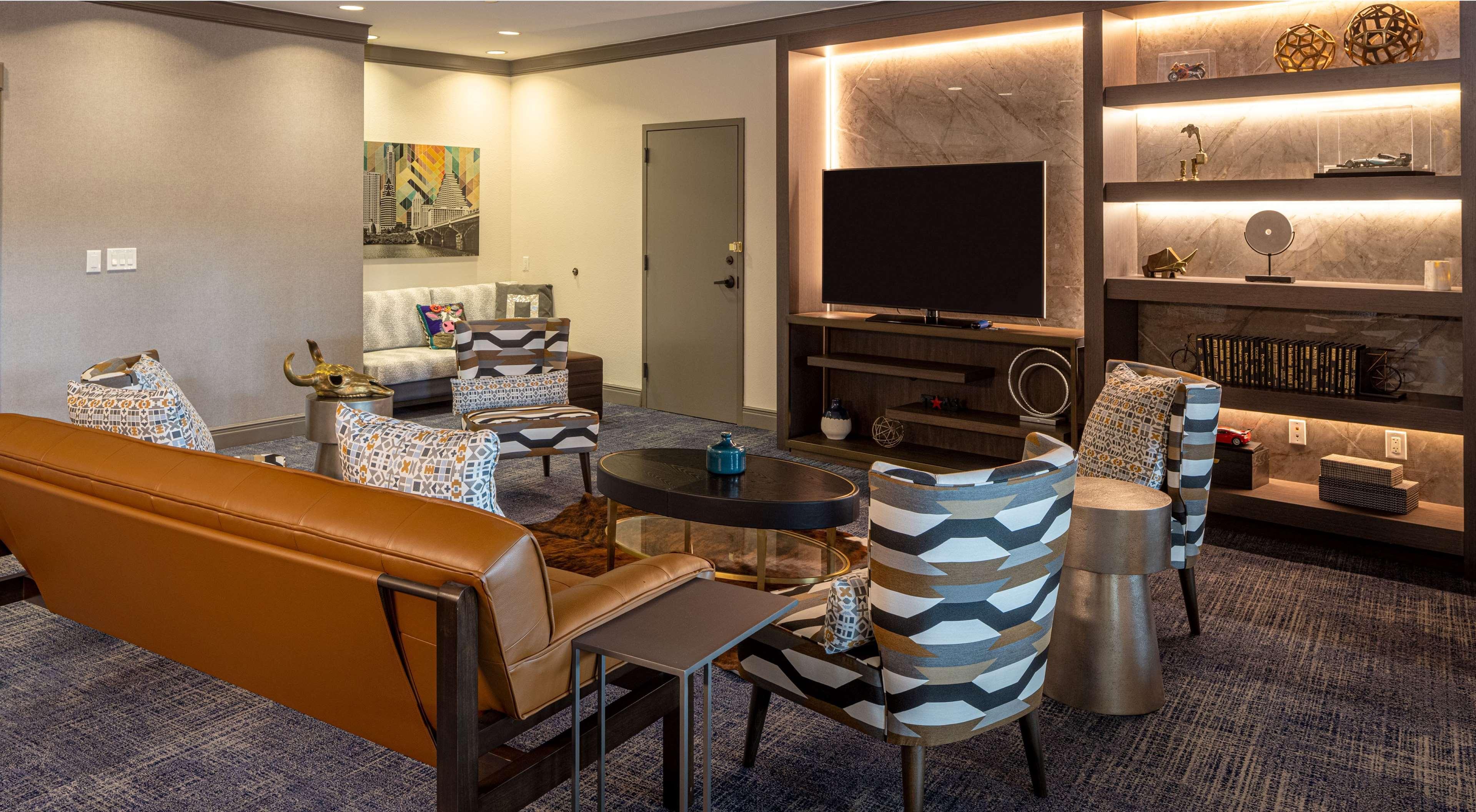Hilton Airport 3*