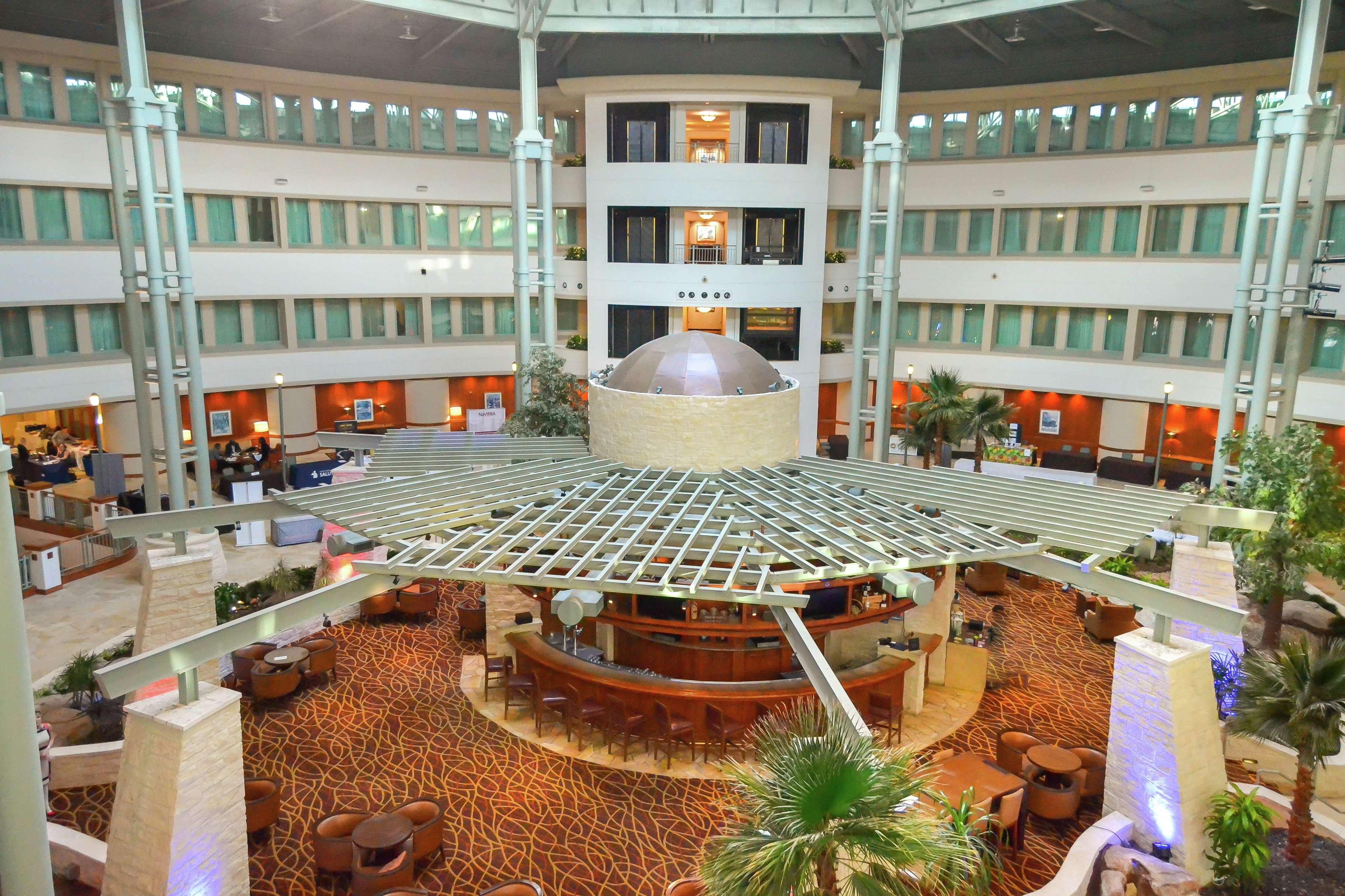 Hotel Hilton Airport 3*