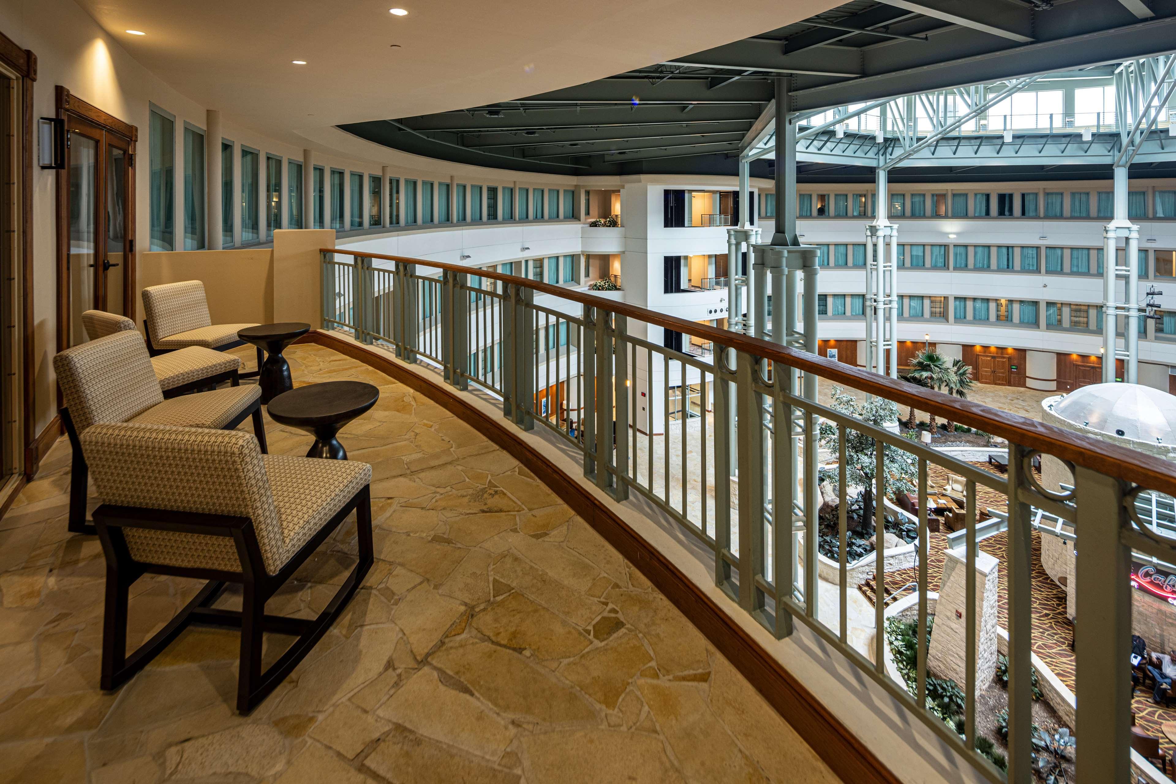 Hilton Airport Hotel 3*