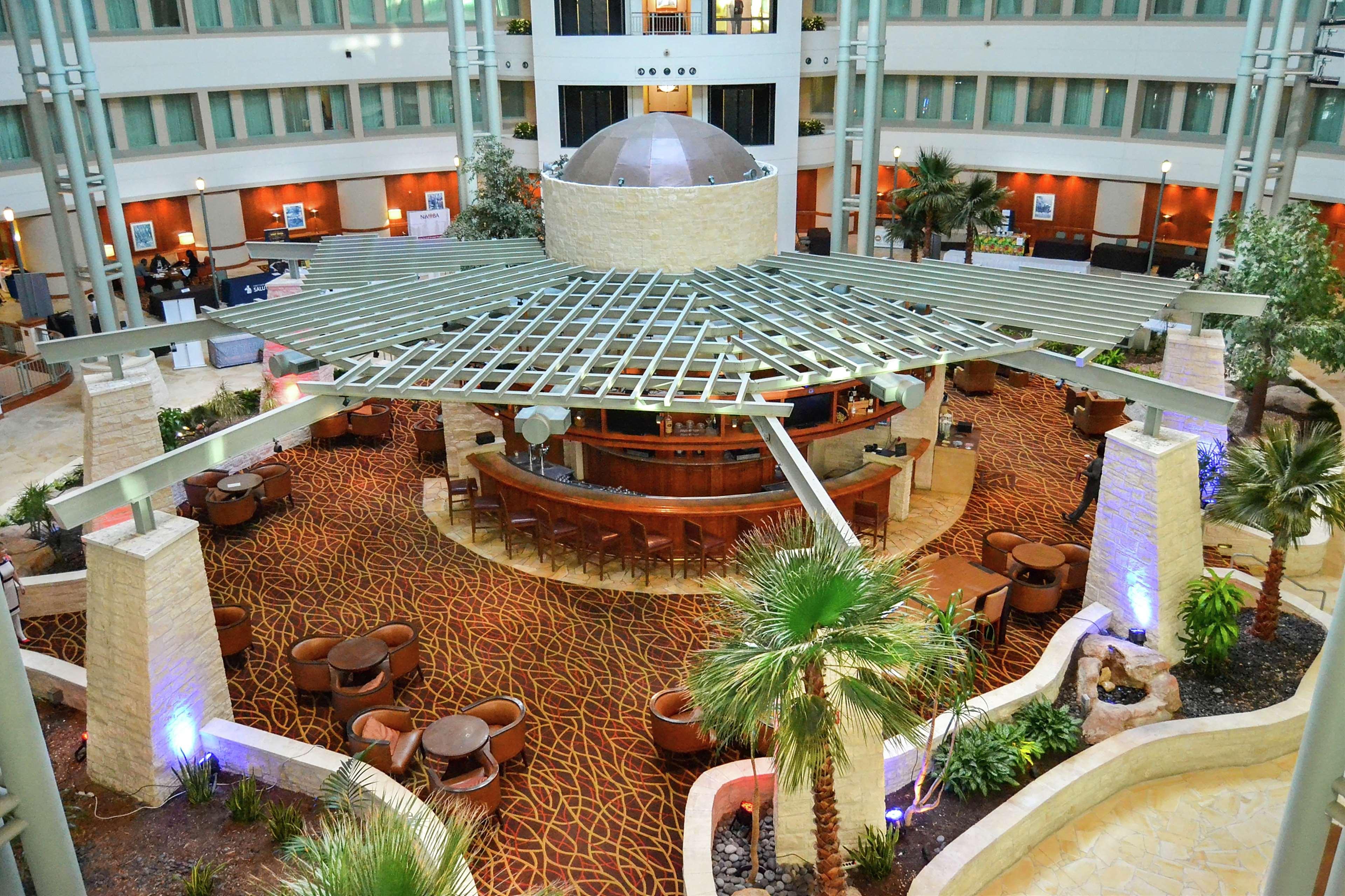 Hotel Hilton Airport 3*