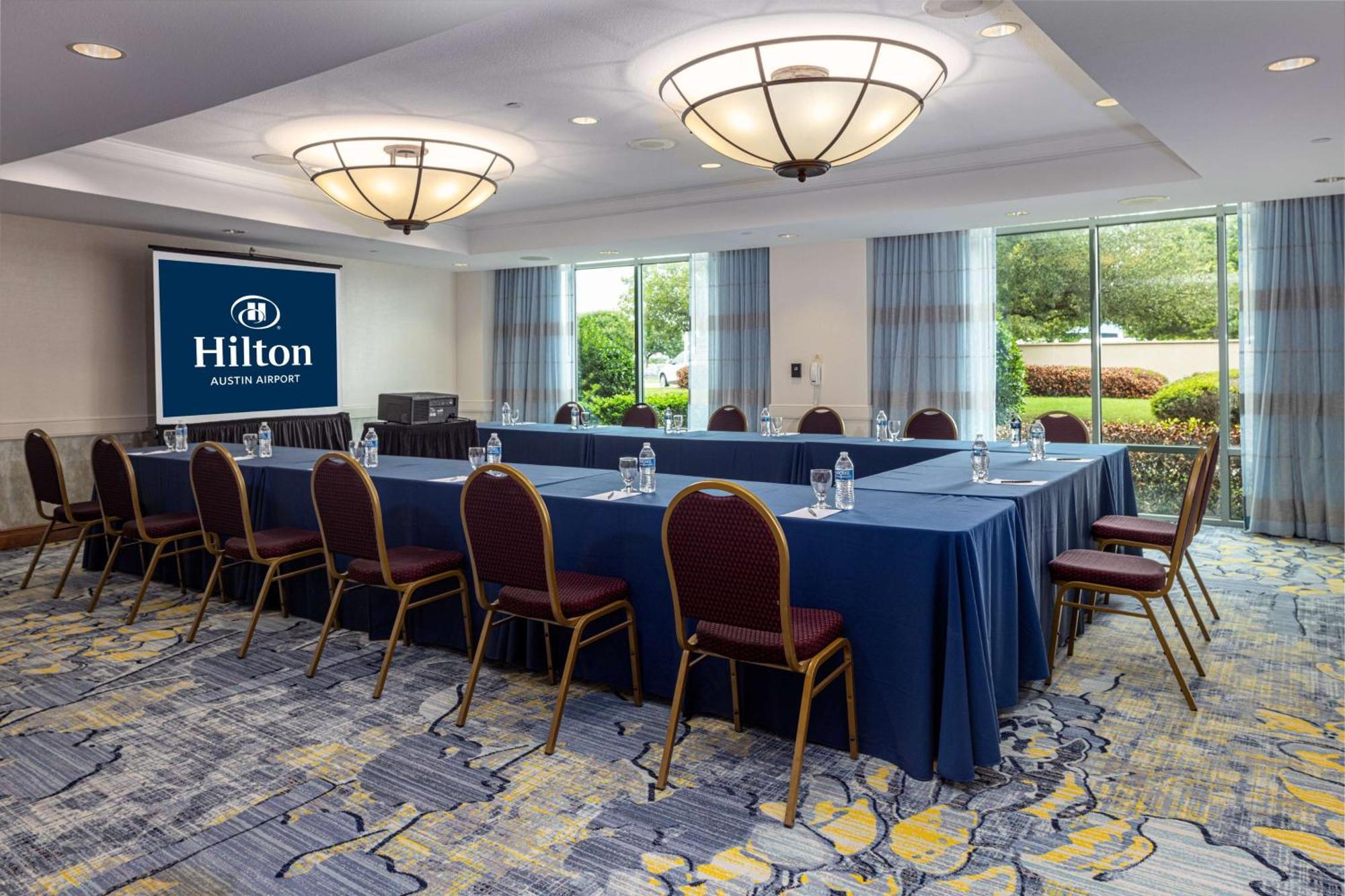 Hotel Hilton Airport 3*