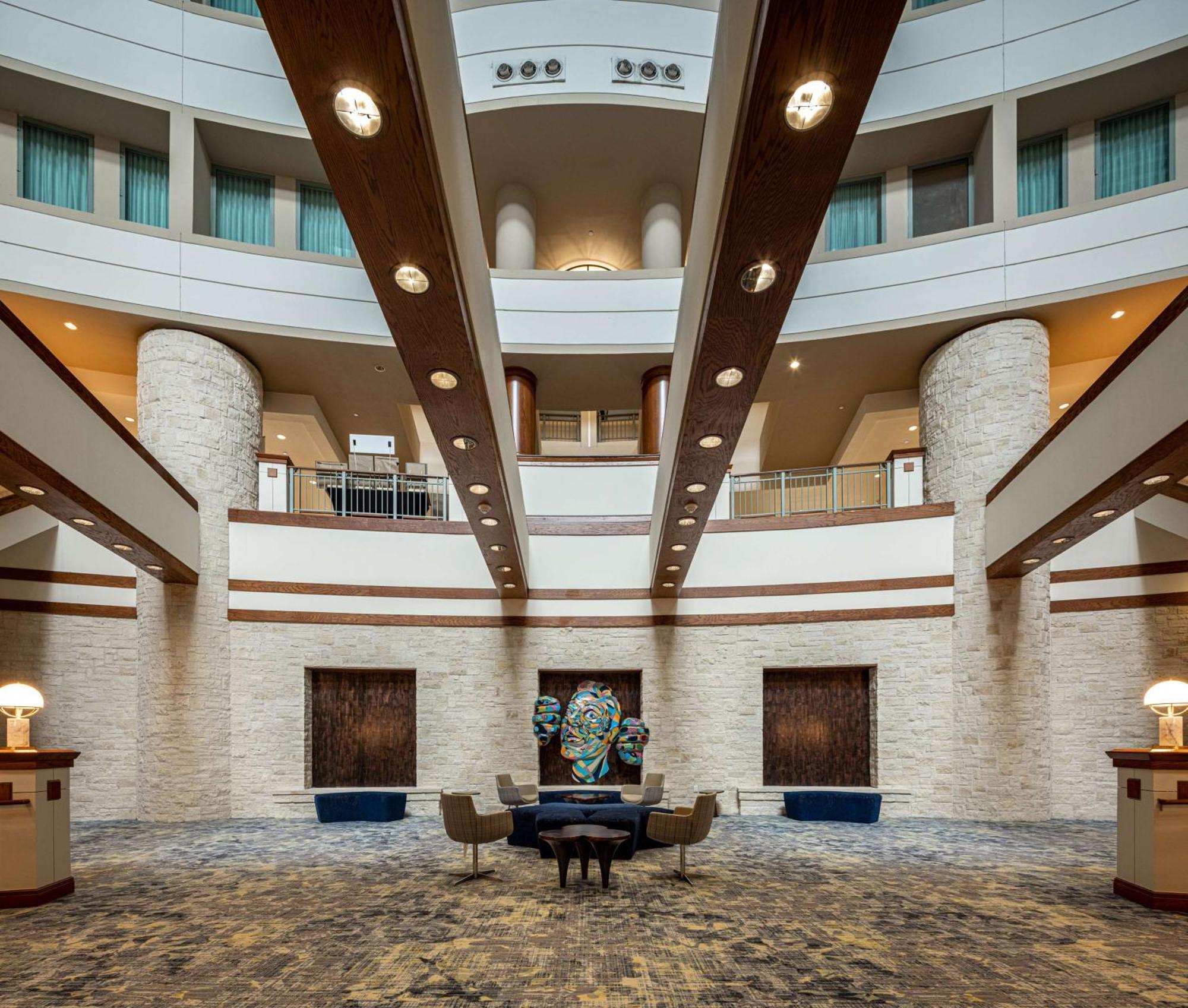 Hotel Hilton Airport 3*